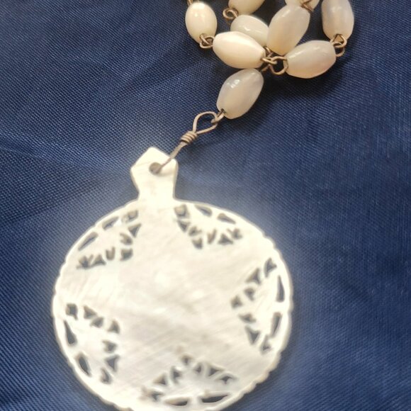 Mother of Pearl Necklace (choker) with Star Pendant - Picture 4 of 5